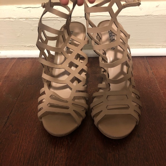 Tan Summer Heels - Picture 3 of 3